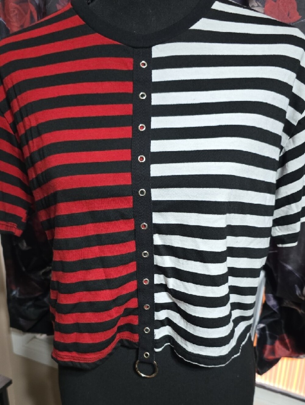Midnight Hour Women’s Split Stripe Crop Top With O-Ring Details - Picture 3 of 8